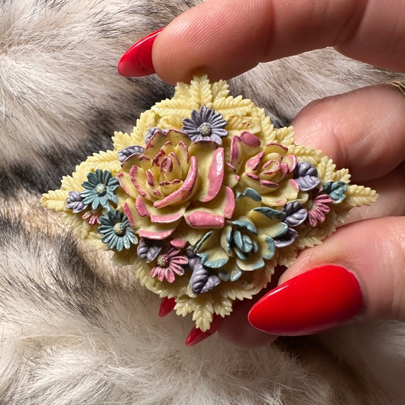 1930's Authentic Japanese Signed Floral Celluloid Brooch - Picture 4 of 7